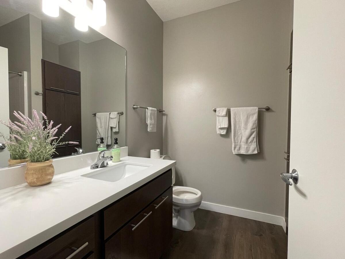デモインLarge Downtown 2Br -Hot Tub-Downtown!アパートメント エクステリア 写真