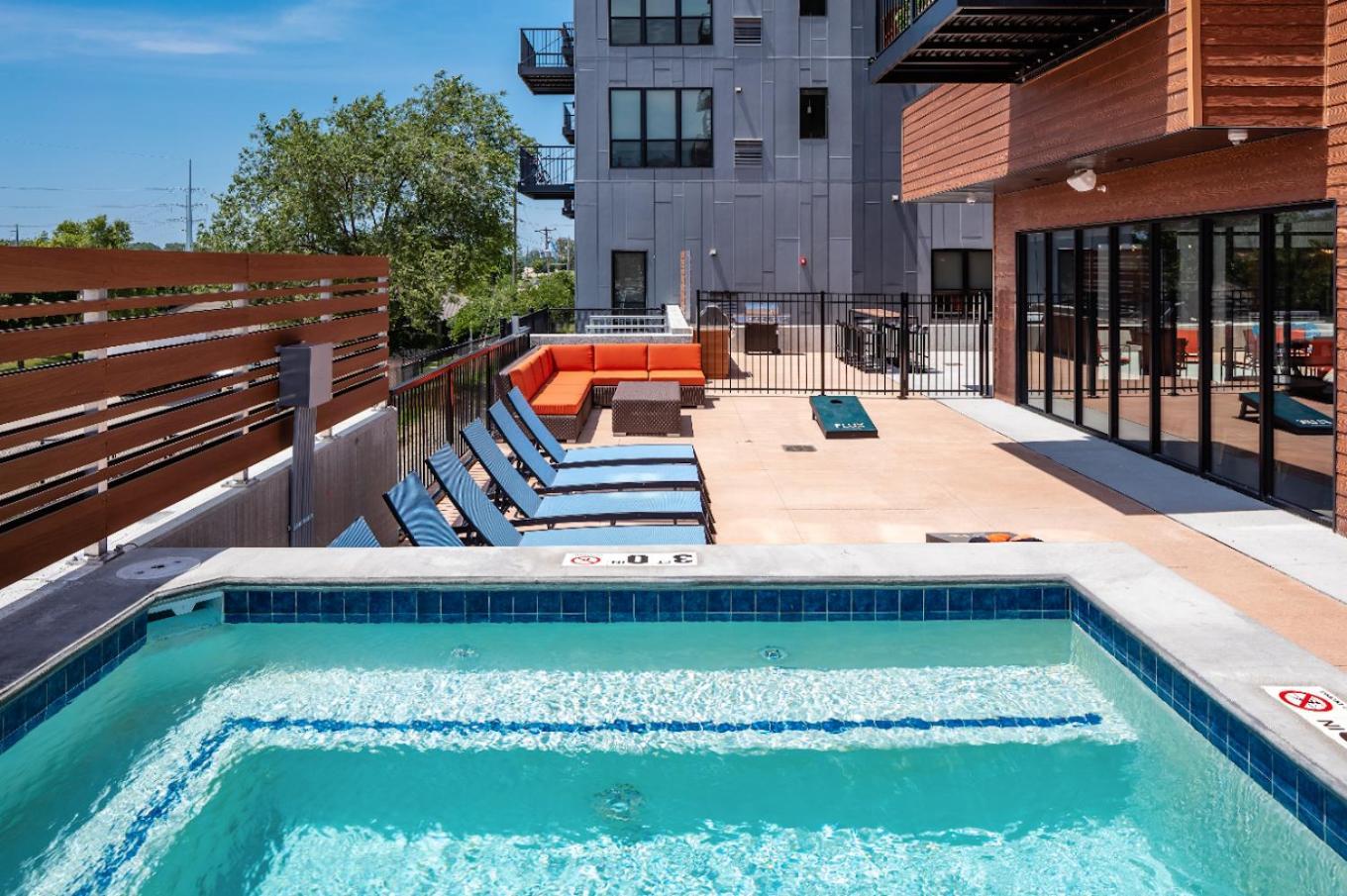 デモインLarge Downtown 2Br -Hot Tub-Downtown!アパートメント エクステリア 写真