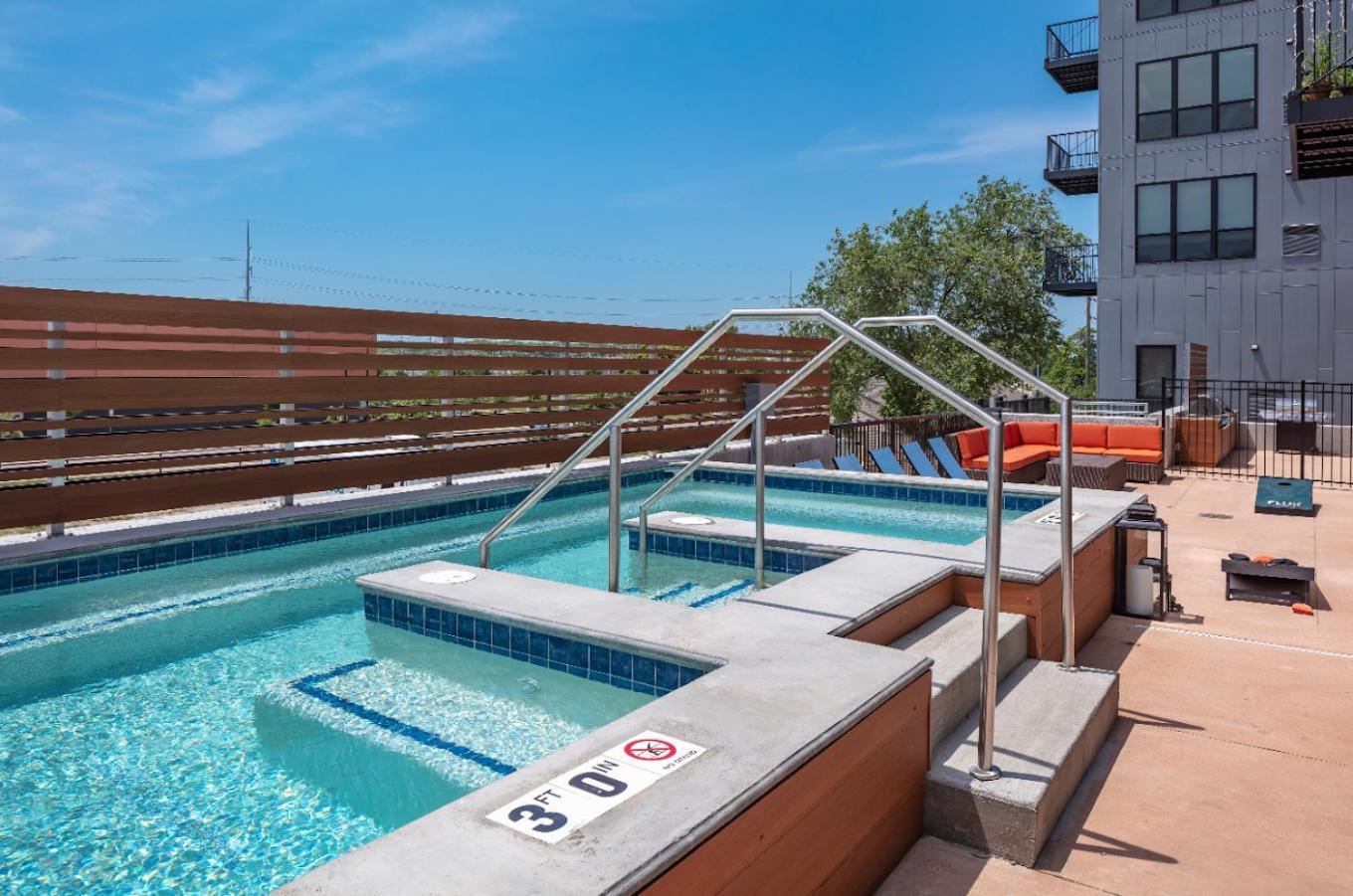 デモインLarge Downtown 2Br -Hot Tub-Downtown!アパートメント エクステリア 写真